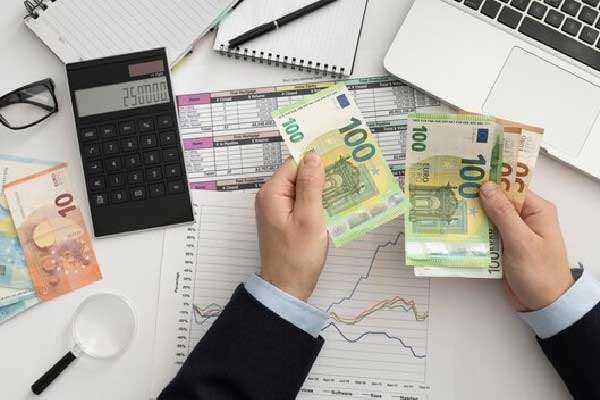 巴菲特股东大会前瞻：现金、关税、科技与巴菲特的卸任